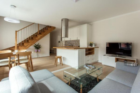#stayhere - Spacious 2BDR Two Floor I Heart of Old Town